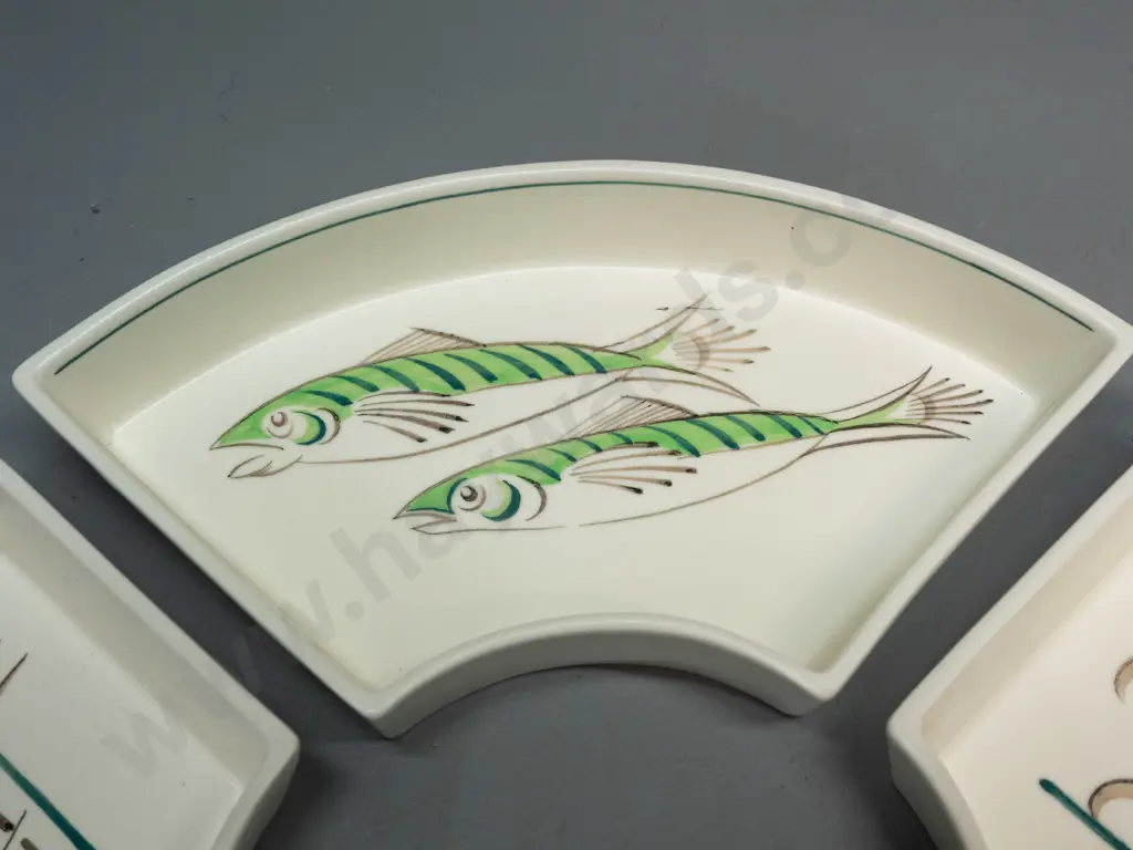 set of 4 retro Poole crescent segment dishes with fish and scroll motifs - all marked 272, each L-200, diameter of Image 1++