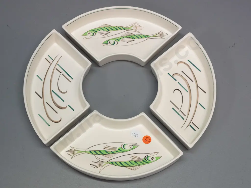 set of 4 retro Poole crescent segment dishes with fish and scroll motifs - all marked 272, each L-200, diameter of Image 1++