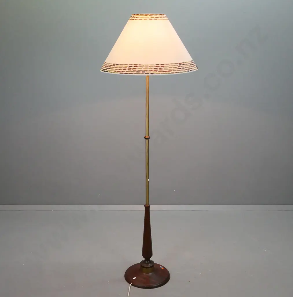 retro standard lamp with mahogany circular base, tapered steam with brass top section, fitting on top is loose, Image 1++