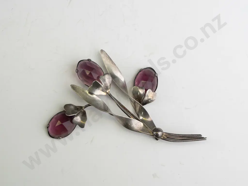 large silver flower brooch stamped 925 Image 1++