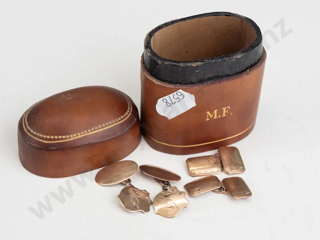 2 pairs of cufflinks - 9ct rose gold shield / oval 4.5 gms & 9ct rose gold rectangular 4.3 gms Image 1++