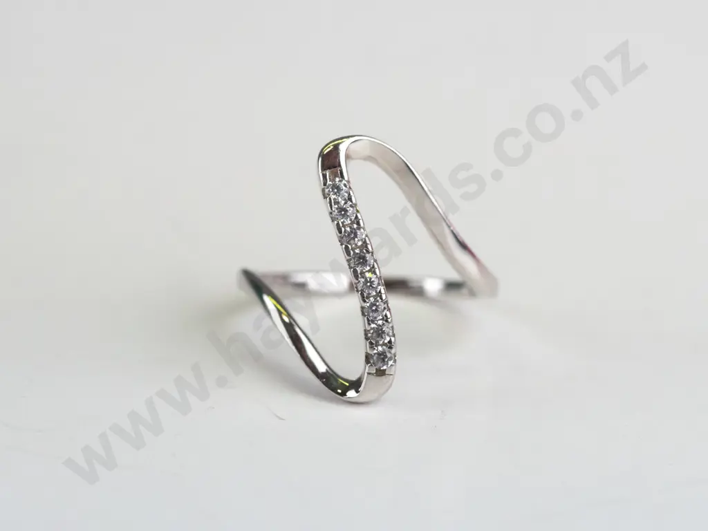 sterling silver modernist ring stamped 925 Image 1++