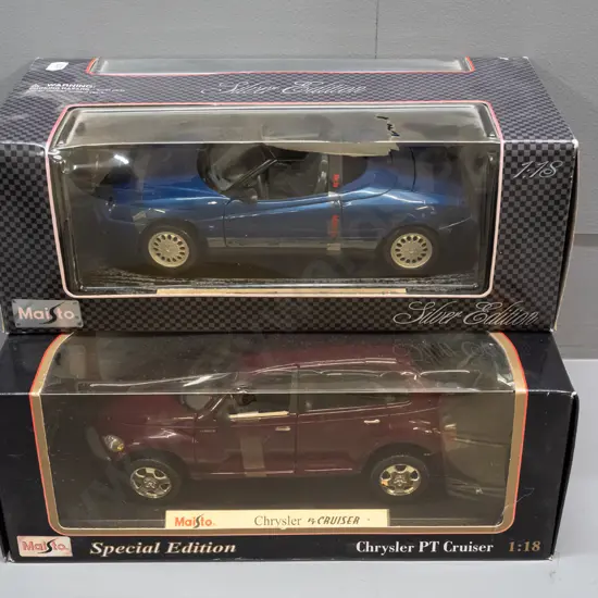 2 Maisto boxed 1:18 scale die-cast model vehicles - Special Edition Chrysler PT Cruiser & Silver Edition 1995 Alfa-Romeo