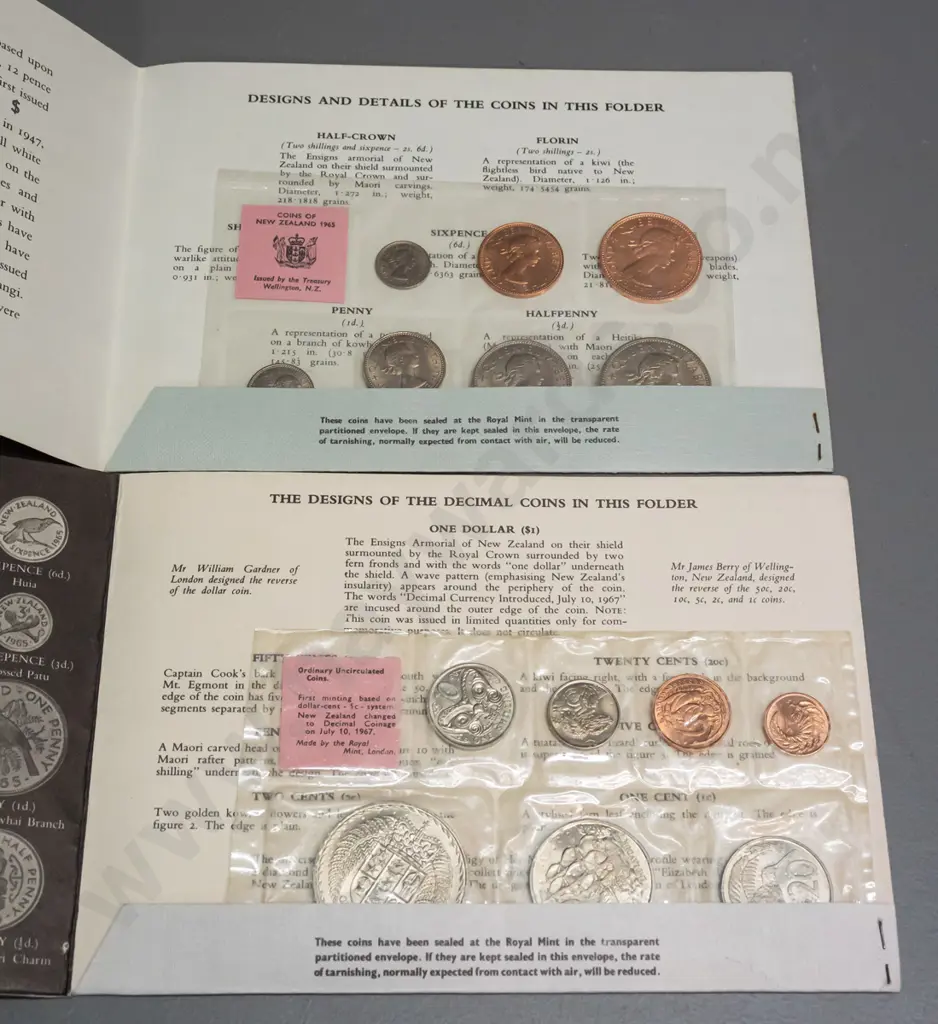 New Zealand coins - album of sixpences, 2 1967 decimal coin sets, and a 1953 Crown in plastic case Image 1++
