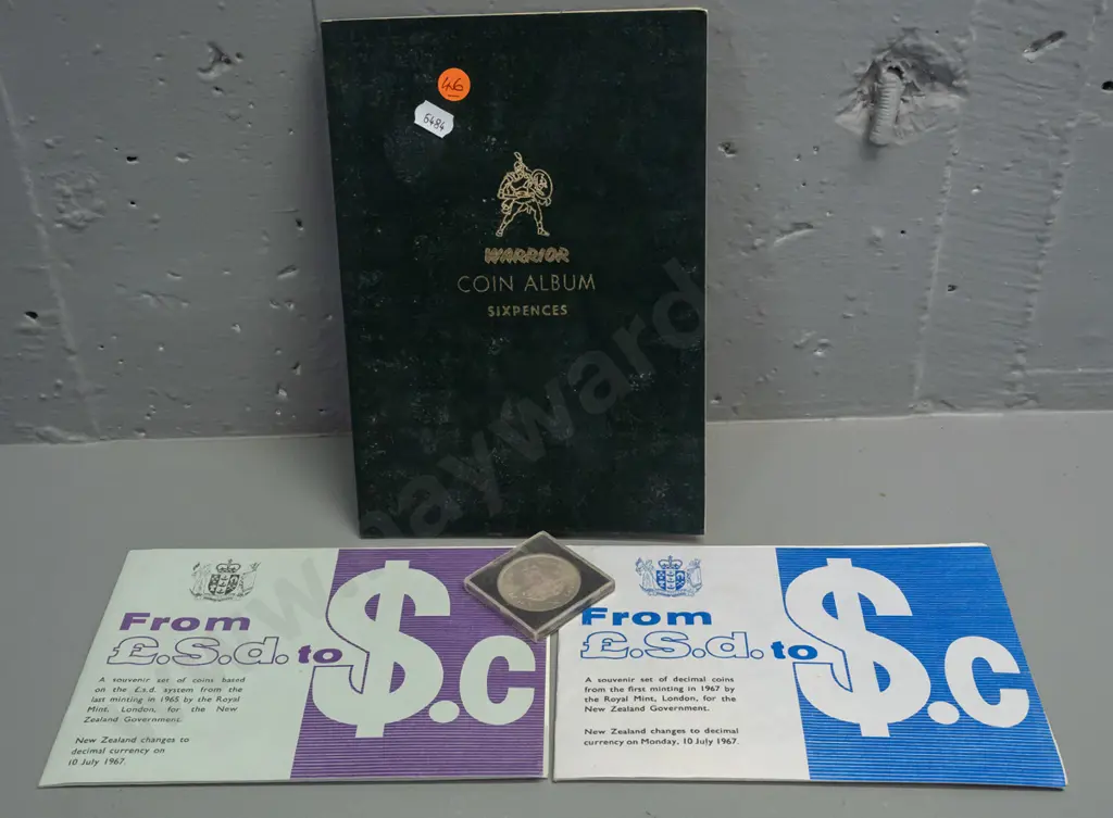 New Zealand coins - album of sixpences, 2 1967 decimal coin sets, and a 1953 Crown in plastic case Image 1++