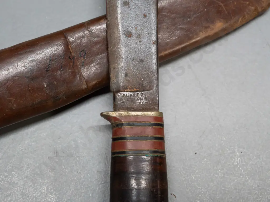 vintage hunting knife in leather sheath, blade marked Alfred Williams Sheffield, handle made of antler, wood and brass - Image 1++