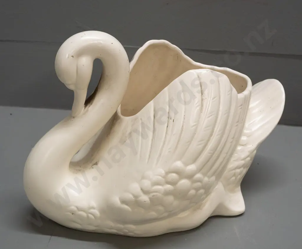 Crown Lynn swan with ".170." and impressed Crown Lynn mark, some marks, scratches inside, needs cleaning. H-210 L-300 Image 1++