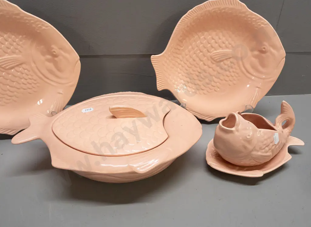 set of 6 pink Shorter & Son fish shaped plates, lidded serving dish and sauce jug - chips to knob on lid, wear to Image 1++