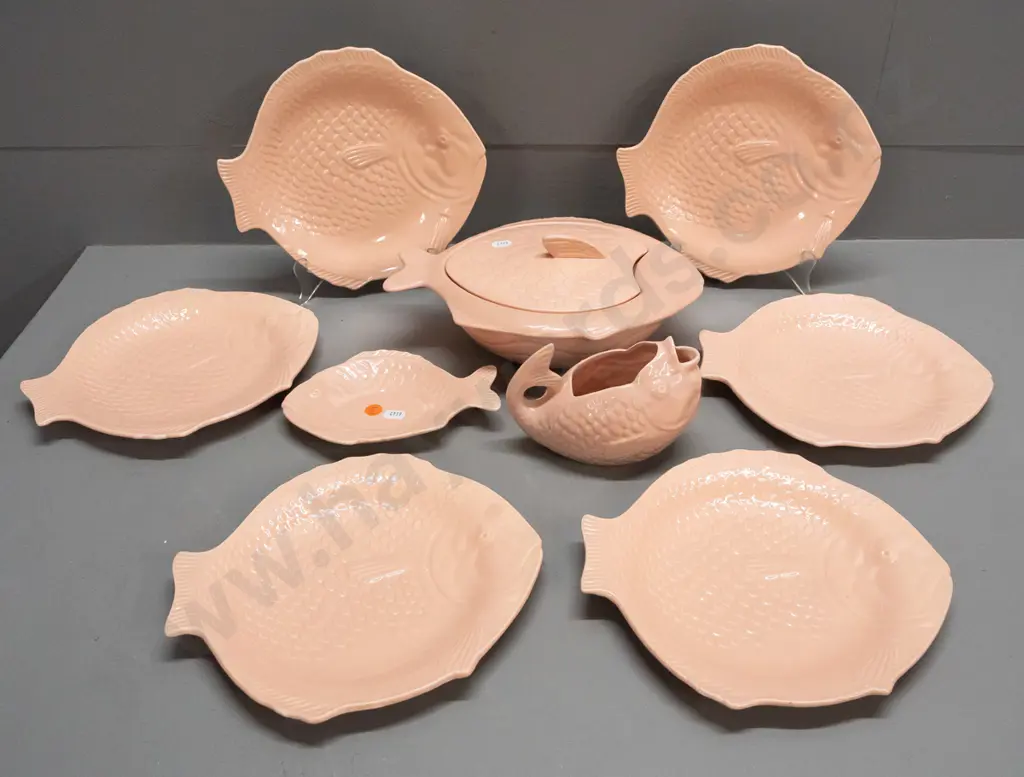 set of 6 pink Shorter & Son fish shaped plates, lidded serving dish and sauce jug - chips to knob on lid, wear to Image 1++