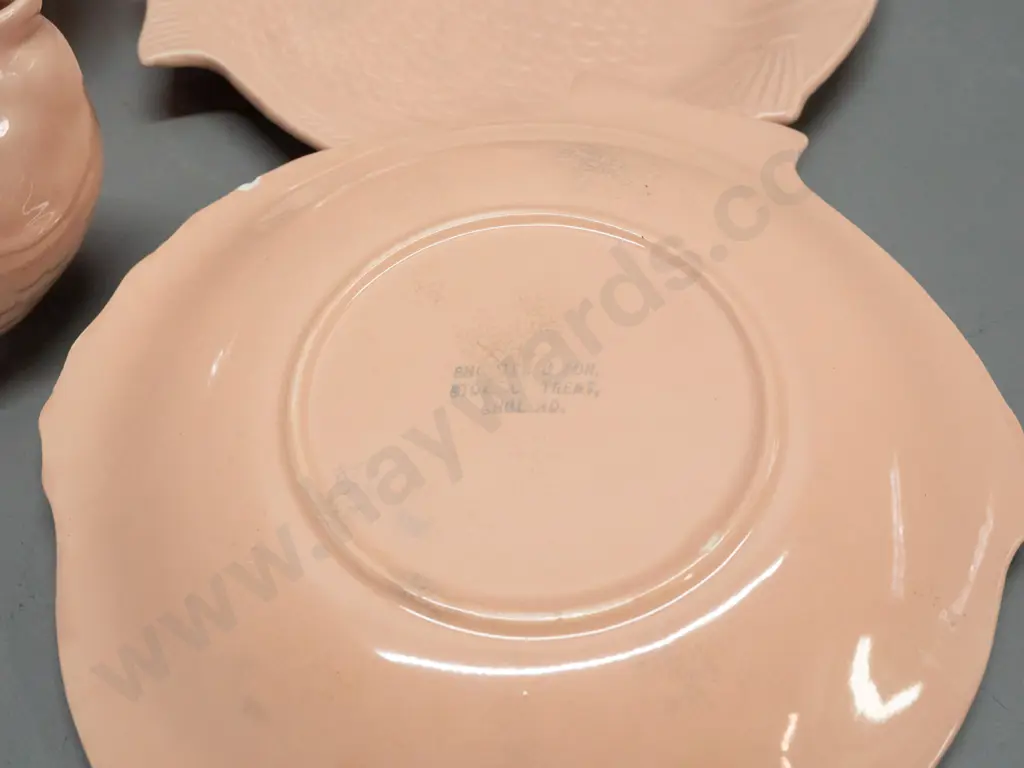 set of 6 pink Shorter & Son fish shaped plates, lidded serving dish and sauce jug - chips to knob on lid, wear to Image 1++