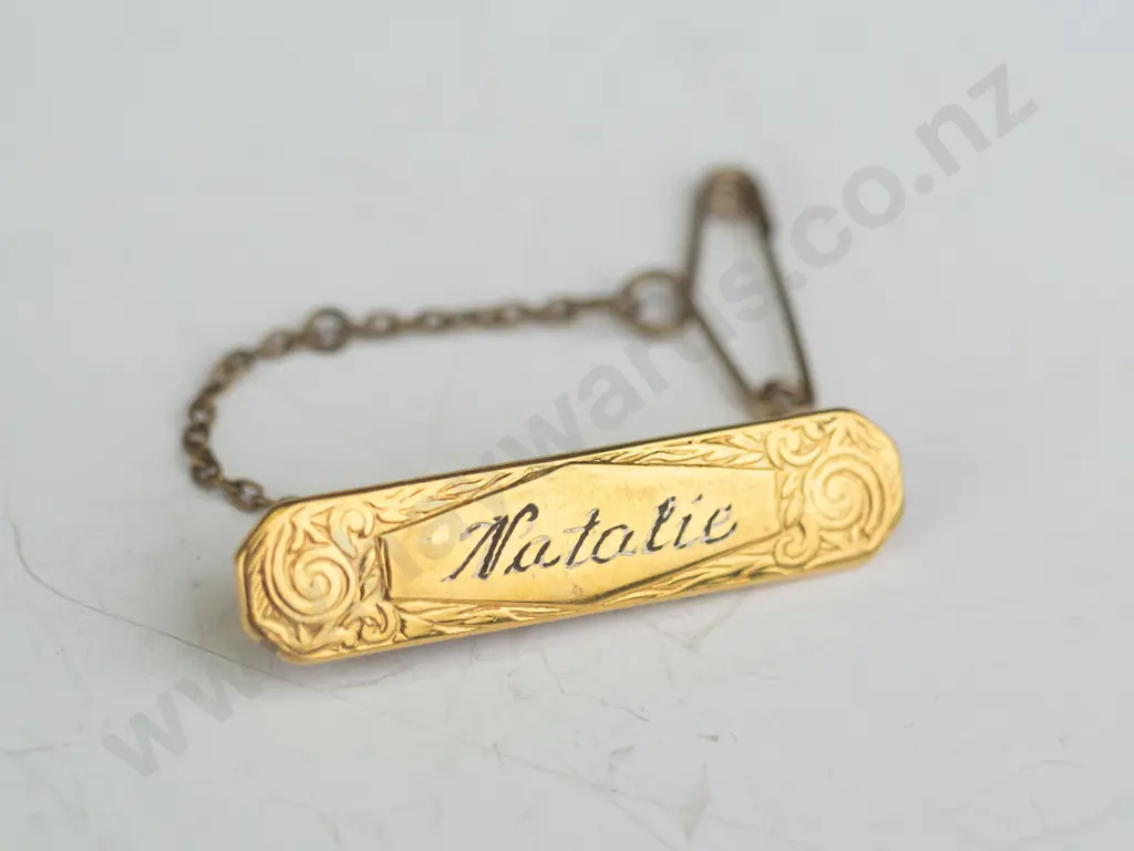 9ct gold lined baby brooch - engraved 'Natalie' Image 1++