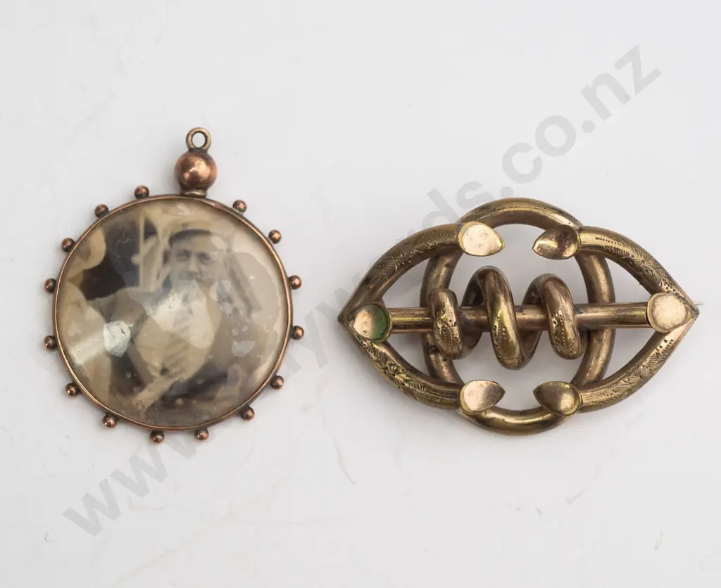 9ct photo frame pendant [no chain] & plated brooch Image 1++