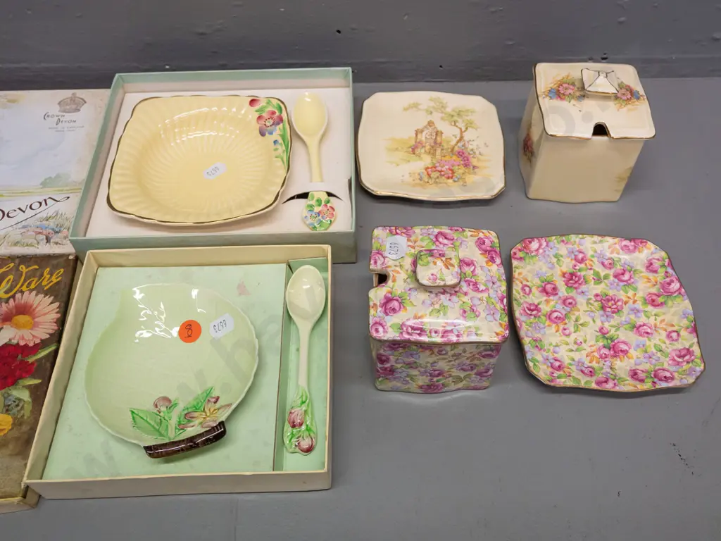 retro table ware: Crown Devon & Carlton ware boxed dish & spoon sets, 2 Royal Winton jam pots with saucers and 2 salad Image 1++