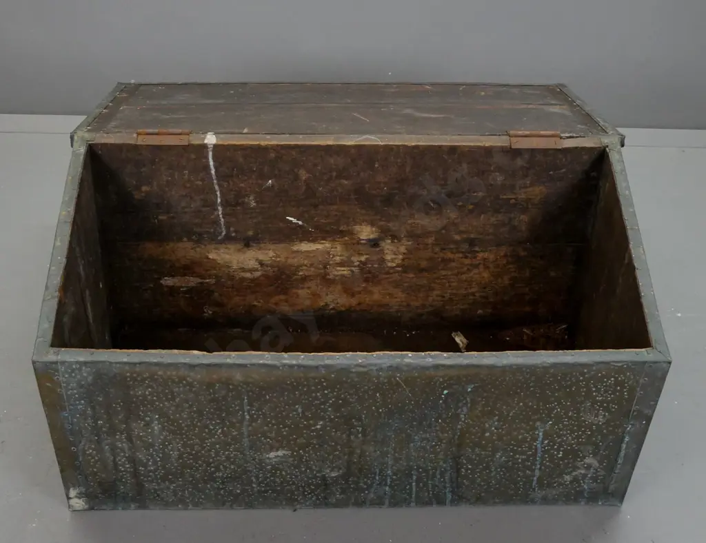 vintage hand-beaten brass woodbox, wood-lined, w/ intertwined dragons to slanted top. Deterioration to wood inside, rust Image 1++