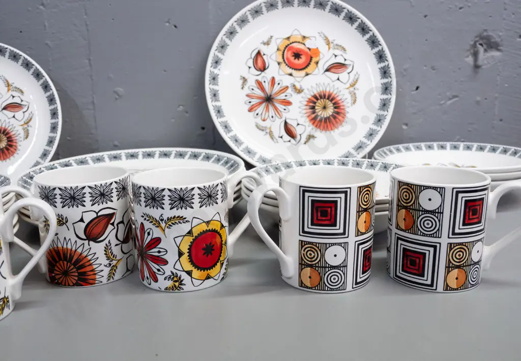 assorted retro Broadhurst Ironstone "Calypso" table ware - 6 dinner plates D-255, 8 side plates, 6 bowls, 6 mugs Image 1++