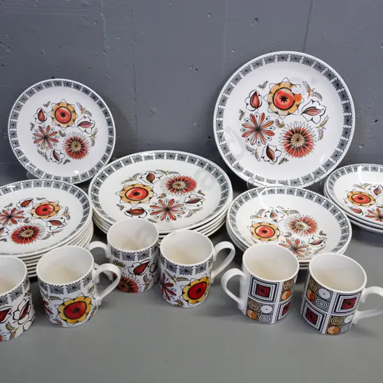 assorted retro Broadhurst Ironstone "Calypso" table ware - 6 dinner plates D-255, 8 side plates, 6 bowls, 6 mugs