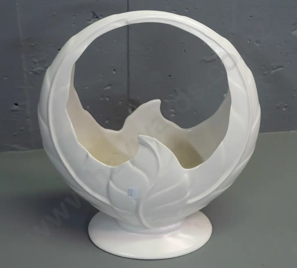 Beswick circular basket vase No. 819 - very good condition H-300 W-270 Image 1++