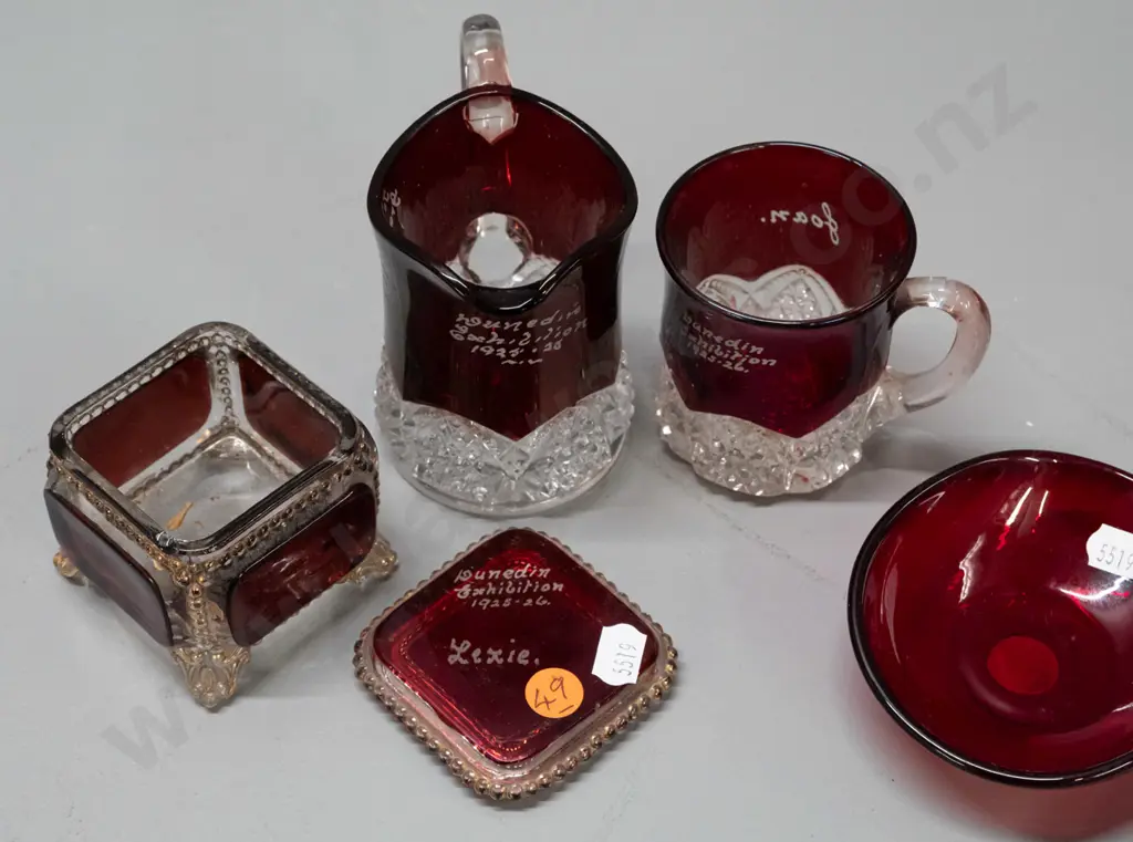 3 pieces of red Dunedin 1925-26 exhibition glass including lidded trinket with gilt decoration, two OC Stephens OLGC pin Image 1++