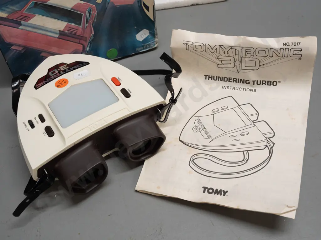 Tomytronic 3-D hand-held game with original box and instruction pamphlet - powers up, battery contacts are clean Image 1++