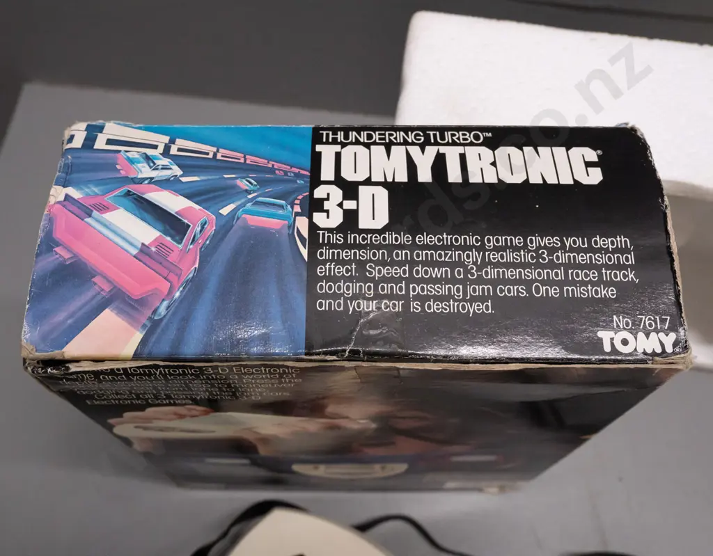 Tomytronic 3-D hand-held game with original box and instruction pamphlet - powers up, battery contacts are clean Image 1++