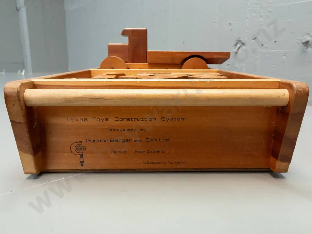 Texas Toys Construction System NZ-made wooden building block and vehicle set in storage crate with booklet - tray L-880 Image 1++