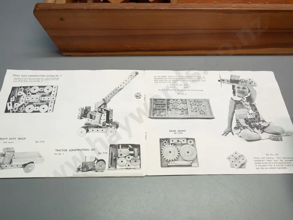 Texas Toys Construction System NZ-made wooden building block and vehicle set in storage crate with booklet - tray L-880 Image 1++