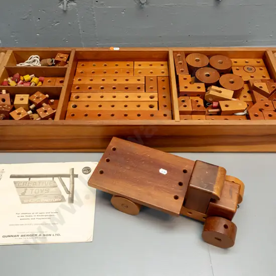 Texas Toys Construction System NZ-made wooden building block and vehicle set in storage crate with booklet - tray L-880