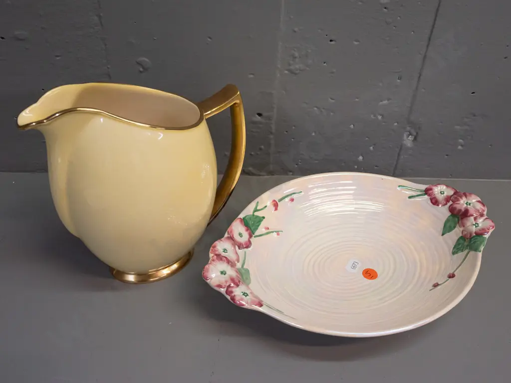 Maling lustre dish L-280 and a Carlton Ware jug with gilt handle and rim Image 1++