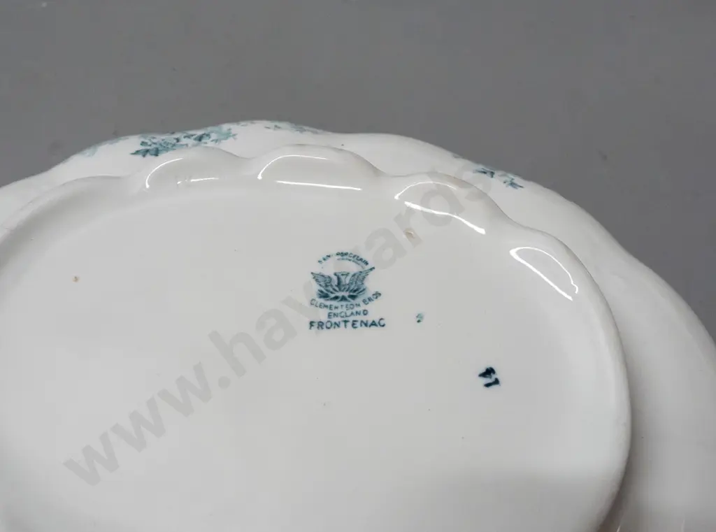 Victorian blue and white serving ware - 3 lidded vegetable dishes and a round bowl in poppy and butterfly motif, one Image 1++