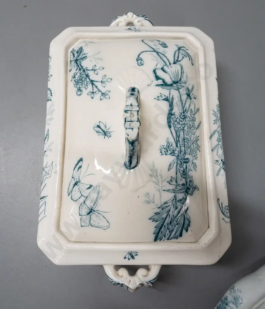 Victorian blue and white serving ware - 3 lidded vegetable dishes and a round bowl in poppy and butterfly motif, one Image 1++