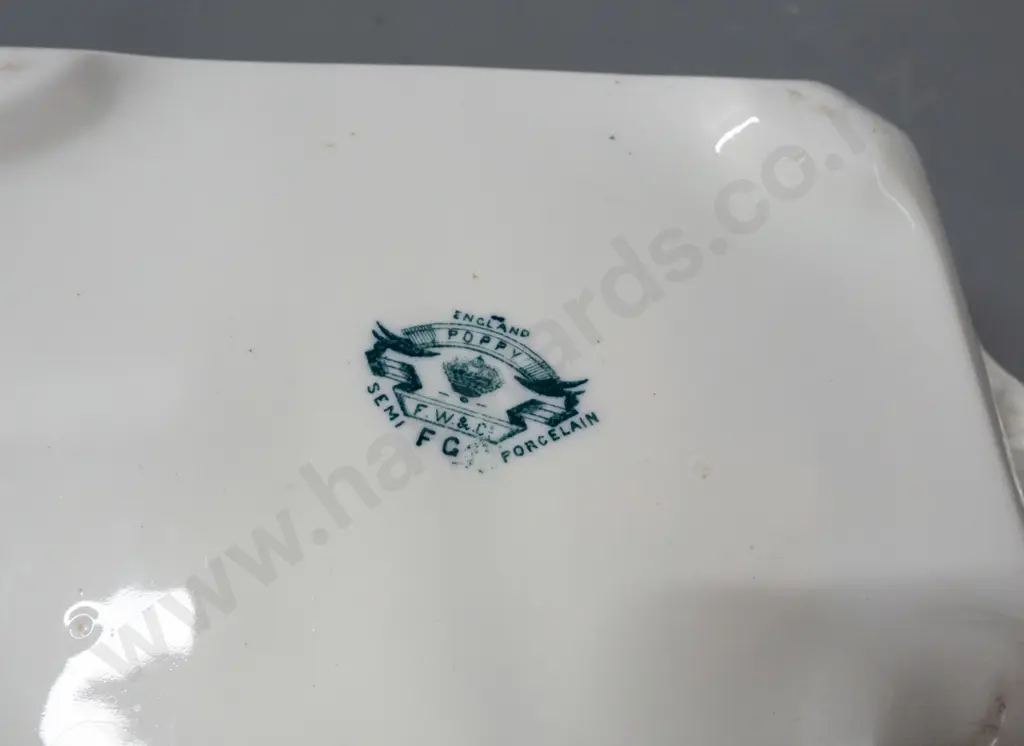 Victorian blue and white serving ware - 3 lidded vegetable dishes and a round bowl in poppy and butterfly motif, one Image 1++