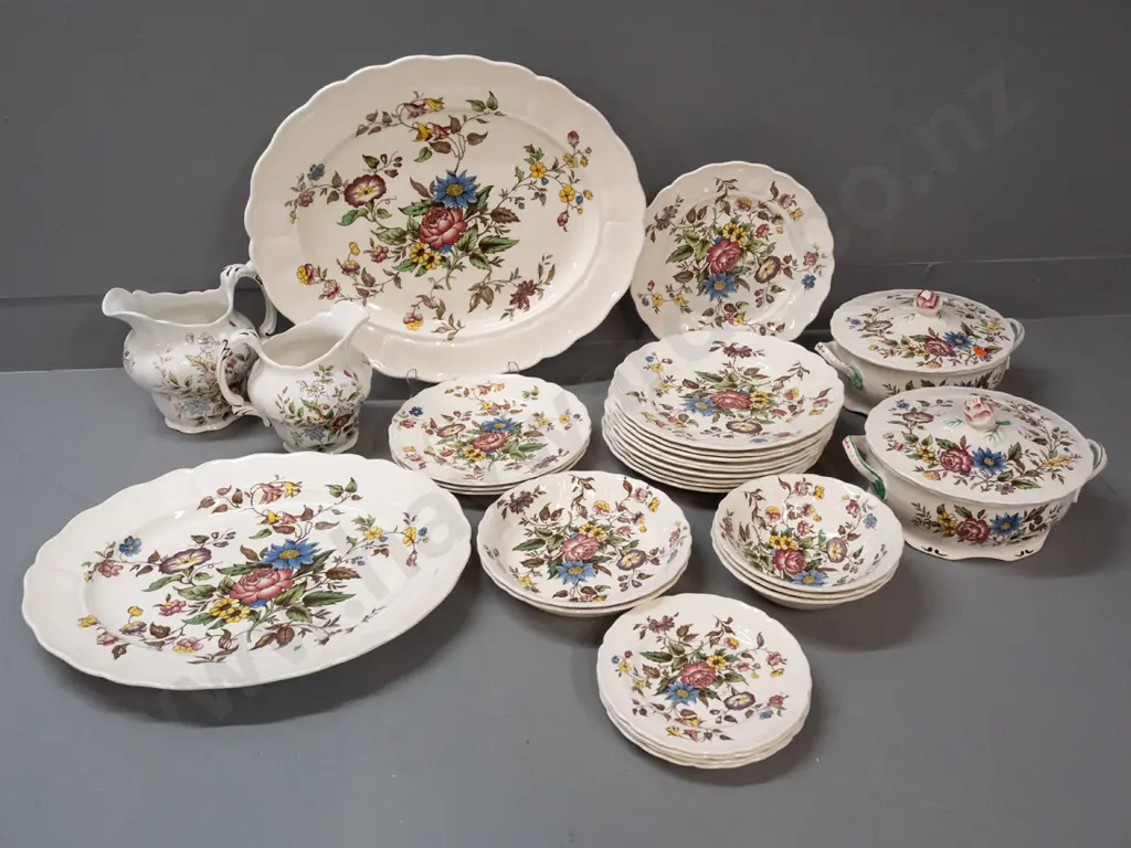 assorted vintage Grindley Royal Petal "Celia" pattern table ware - 10 dinner plates, 2 lidded vegetable dishes, 2 ashets Image 1++