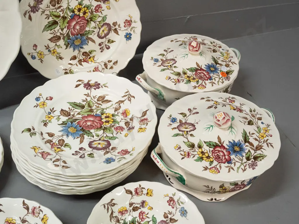 assorted vintage Grindley Royal Petal "Celia" pattern table ware - 10 dinner plates, 2 lidded vegetable dishes, 2 ashets Image 1++