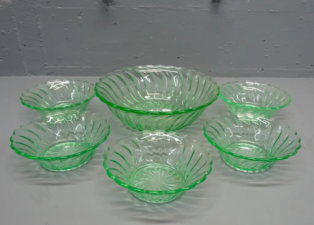 vintage moulded green uranium glass sweet set with one large and 5 small bowls. Large H-70 D-220 Image 1++