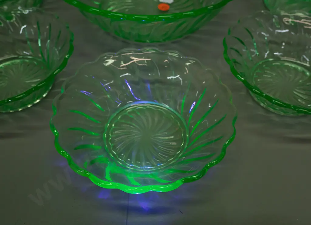 vintage moulded green uranium glass sweet set with one large and 5 small bowls. Large H-70 D-220 Image 1++