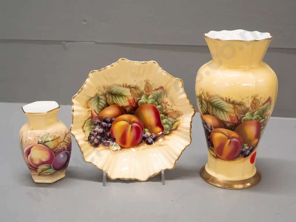 3 pieces of Aynsley Orchard Gold gilt & fruits pattern items - 2 vases and a pin dish, larger vase H-160 Image 1++