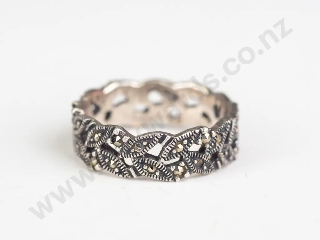 silver cz ring stamped 925 Image 1++