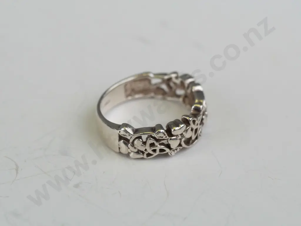 silver clover ring stamped 925 Image 1++