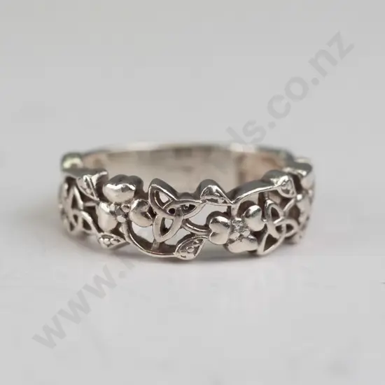 silver clover ring stamped 925