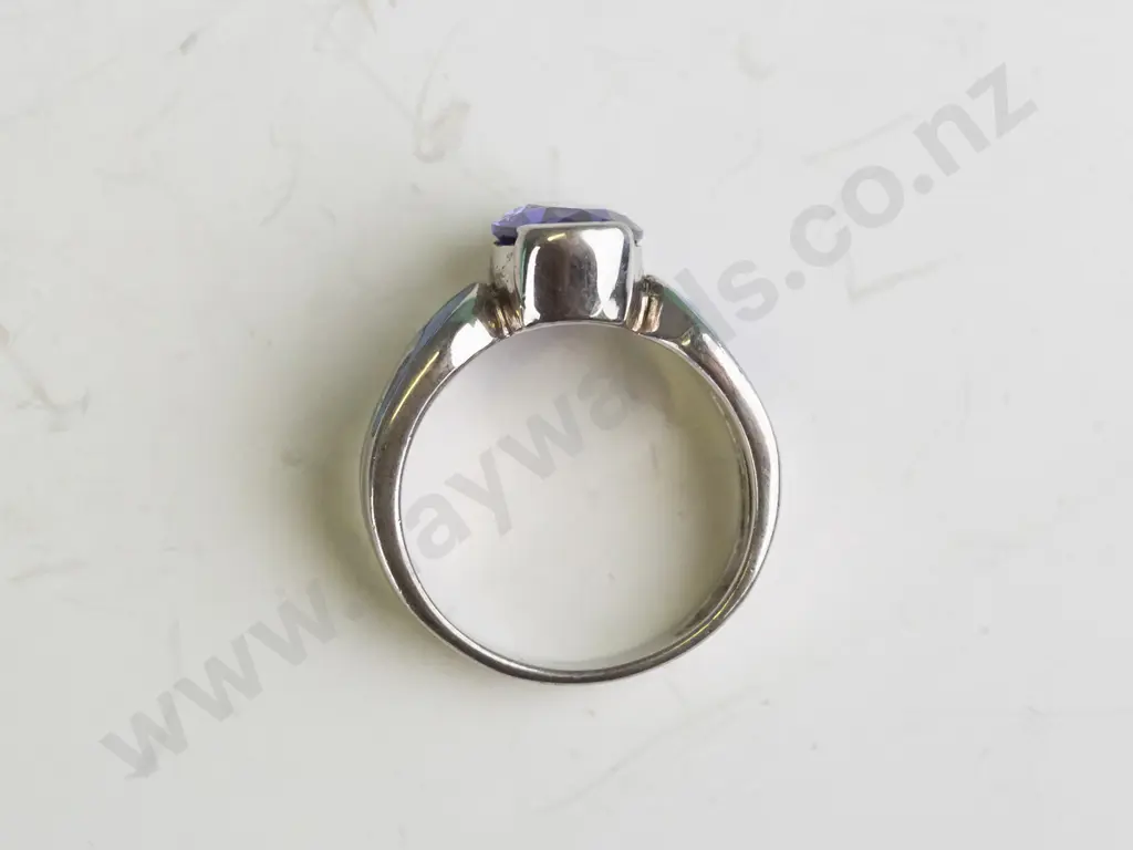 silver amethyst / opal ring stamped 925 Image 1++