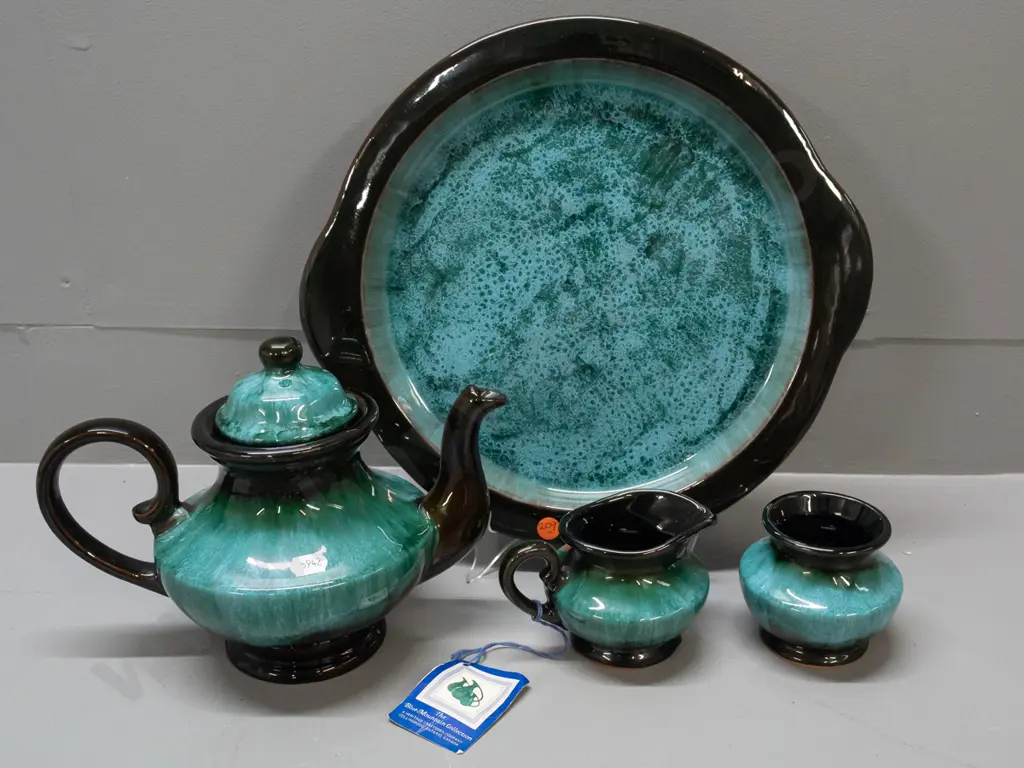 Blue Mountain, tea set on tray, Tea pot, creamer, sugar and tray - original labels, H-190 Image 1++