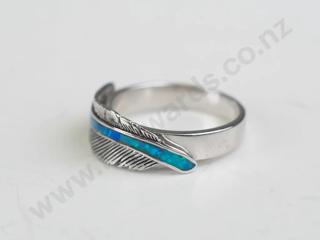 silver opal ring stamped 925 Image 1++