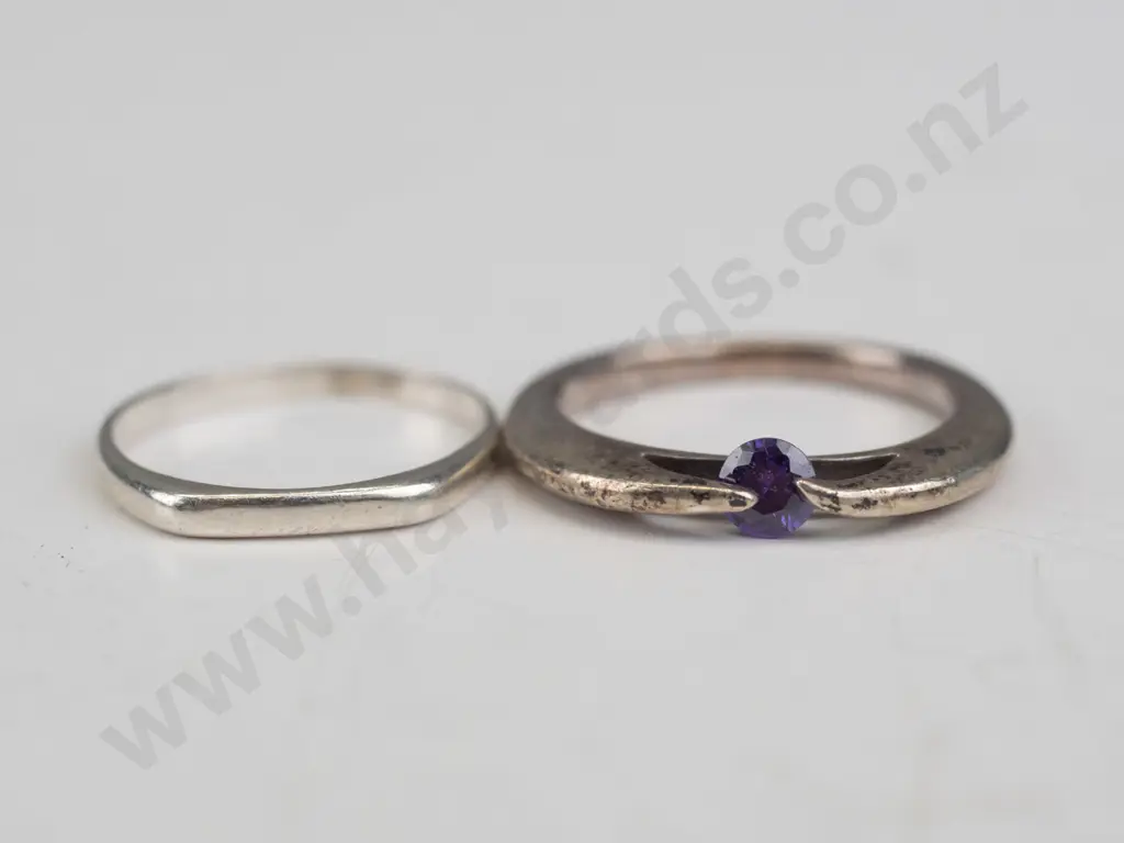 2 silver rings 1 with amethyst both stamped Image 1++