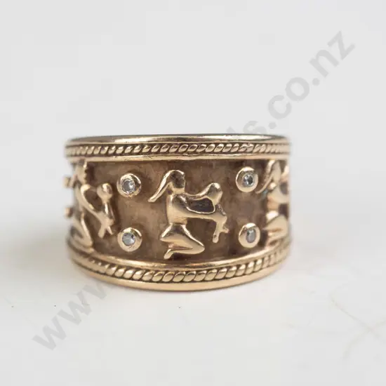 9ct gold 4 small diamond ring 5.5gms