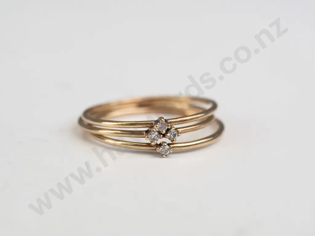 9ct 3 diamond stacker rings - 2.3gms Image 1++