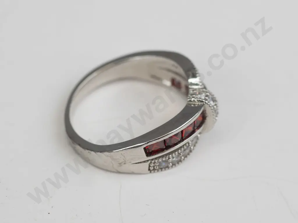 silver garnet crossover ring stamped 925 Image 1++