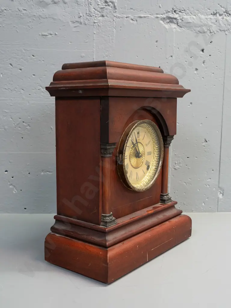 vintage Sessions mantel clock in arched and stepped mahogany case, columns with with metal fittings, with a key that Image 1++