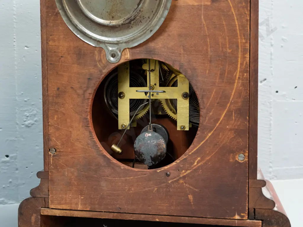vintage Sessions mantel clock in arched and stepped mahogany case, columns with with metal fittings, with a key that Image 1++