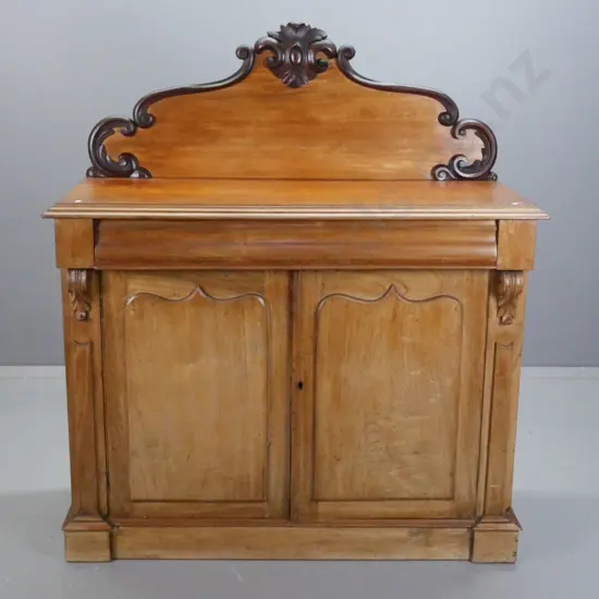 Colonial cedar carved backed chiffonier above long shaped drawer, 2 shield panel doors, break front plinth