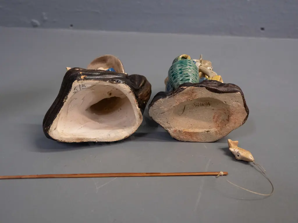 4 Chinese earthenware "mud men" figures - 3 fishermen, 2 missing poles, and a fish motif vase H-135 Image 1++